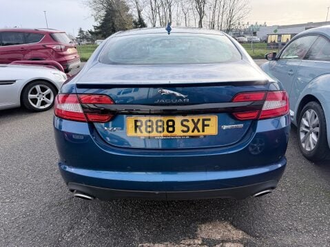 Jaguar XF D V6 R-SPORT BLACK 6