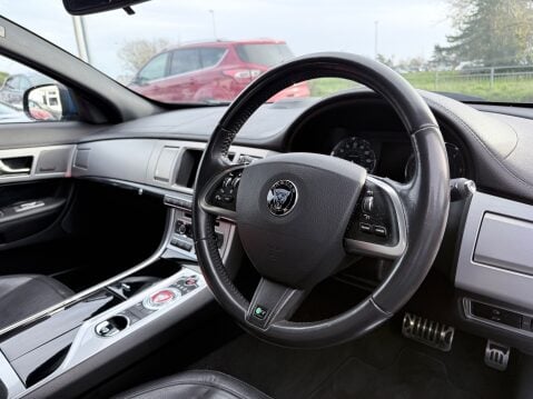 Jaguar XF D V6 R-SPORT BLACK 9