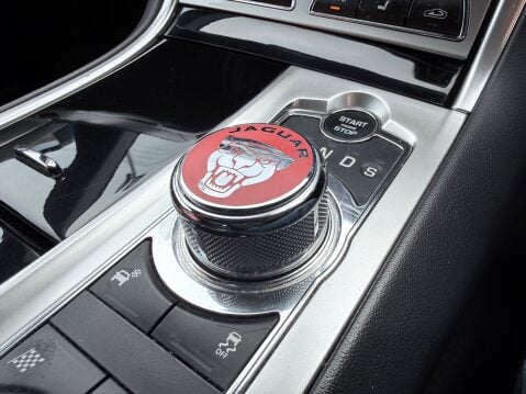 Jaguar XF D V6 R-SPORT BLACK 16