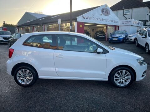 Volkswagen Polo 1.0 SE 8