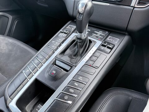 Porsche Macan D S PDK 19