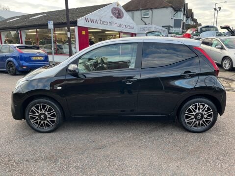 Toyota Aygo 1.0 VVT-I X-CLUSIV 10