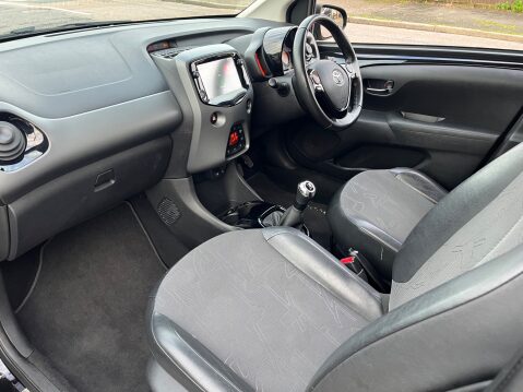 Toyota Aygo 1.0 VVT-I X-CLUSIV 16