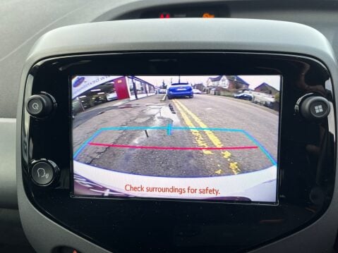 Toyota Aygo 1.0 VVT-I X-CLUSIV 17