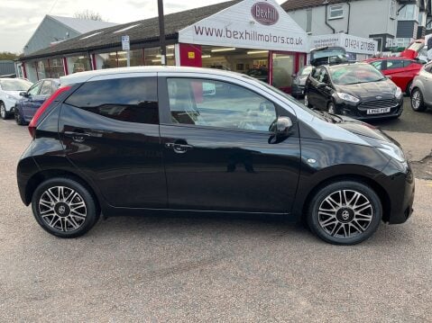 Toyota Aygo 1.0 VVT-I X-CLUSIV 8
