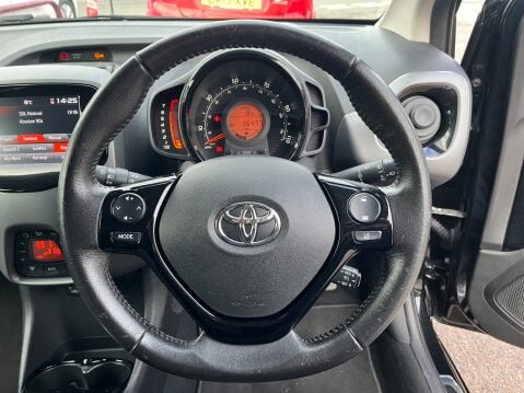 Toyota Aygo 1.0 VVT-I X-CLUSIV 12