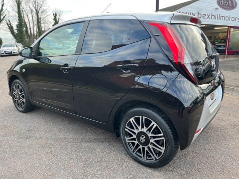 Toyota Aygo 1.0 VVT-I X-CLUSIV 11