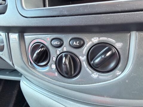 Renault Trafic SL29 DCI CAMPER CONVERSION 24