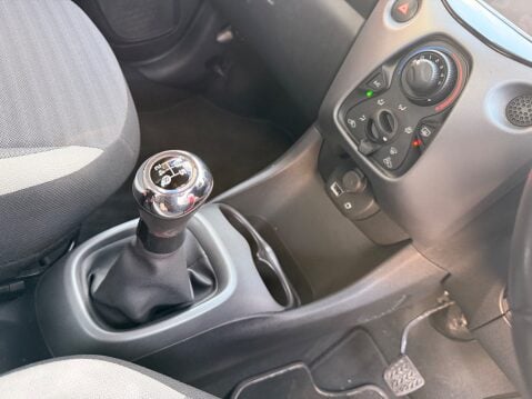 Toyota Aygo VVT-I X-PLAY 17