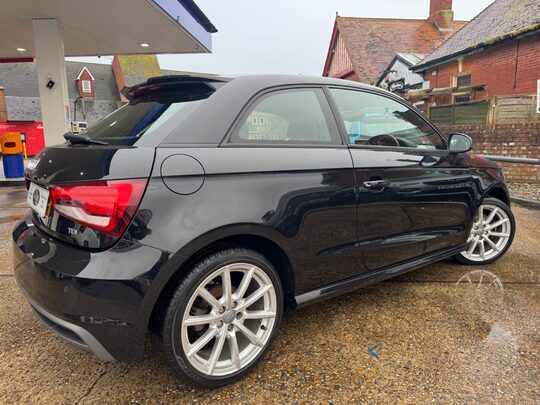 Audi A1 TDI S LINE 