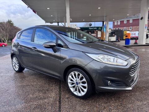 Ford Fiesta TITANIUM X 6