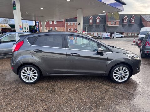 Ford Fiesta TITANIUM X 5