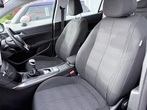 Peugeot 308 1.6 THP ACTIVE 10