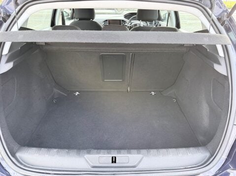 Peugeot 308 1.6 THP ACTIVE 17