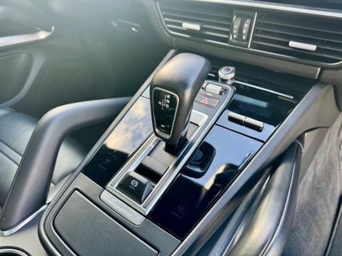 Porsche Cayenne TURBO S 20