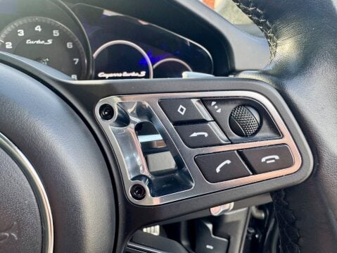 Porsche Cayenne TURBO S 16