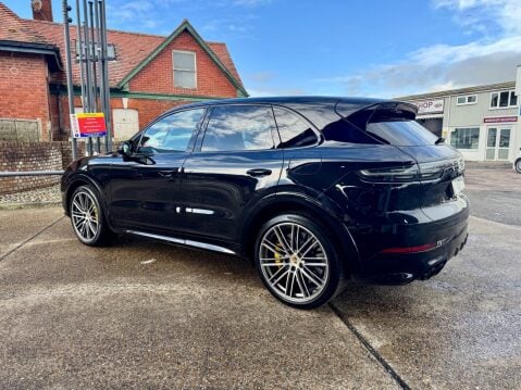 Porsche Cayenne TURBO S 6