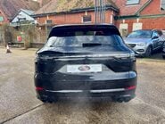 Porsche Cayenne TURBO S 8