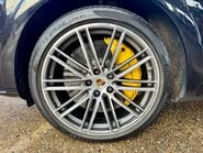 Porsche Cayenne TURBO S 12