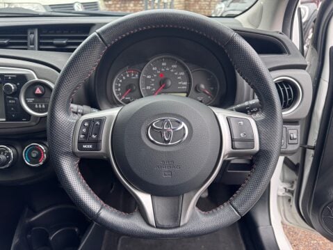 Toyota Yaris VVT-I SR 13