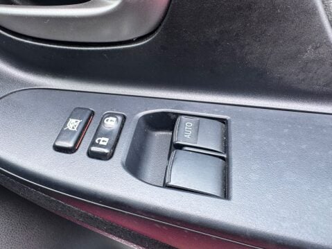 Toyota Yaris VVT-I ICON 19