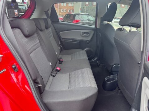 Toyota Yaris VVT-I ICON 9