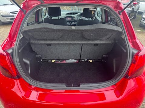 Toyota Yaris VVT-I ICON 8