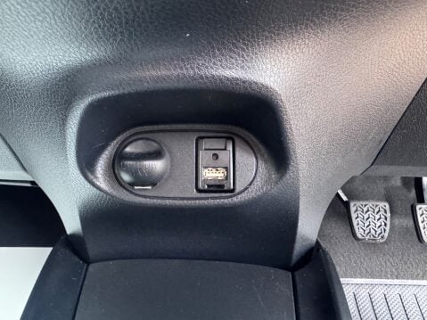 Toyota Yaris VVT-I ICON 15