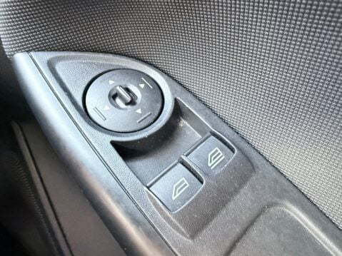 Ford Focus 1.0 125 ZETEC 18