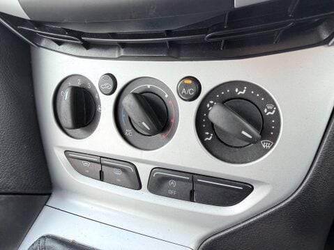 Ford Focus 1.0 125 ZETEC 12