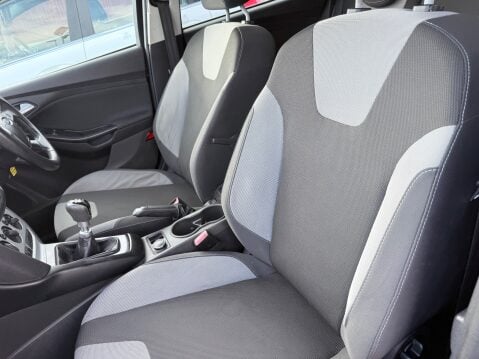 Ford Focus 1.0 125 ZETEC 11