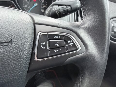 Ford Focus 1.0 ZETEC S 19