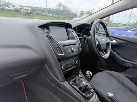 Ford Focus 1.0 ZETEC S 9