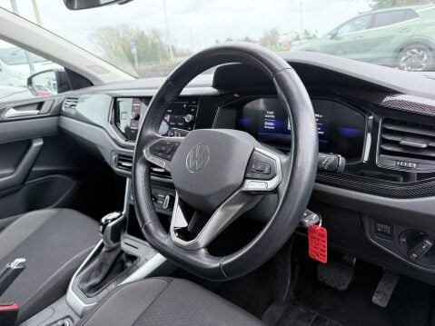 Volkswagen Polo 1.0 LIFE TSI DSG 9