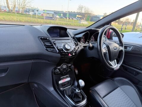 Ford Fiesta 1.6T ST-3 [NAV] 8