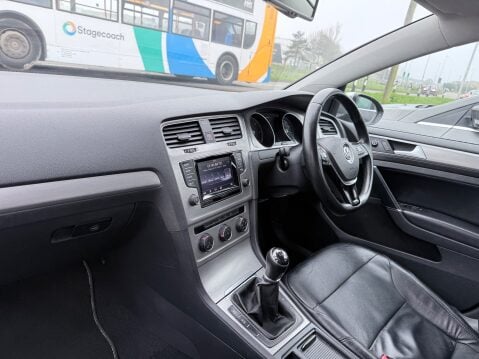Volkswagen Golf SE TDI BLUEMOTION TECHNOLOGY 8