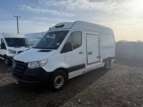 Mercedes-Benz Sprinter 1