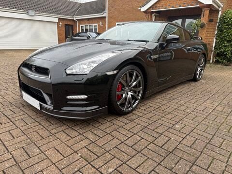 Nissan GT-R 2