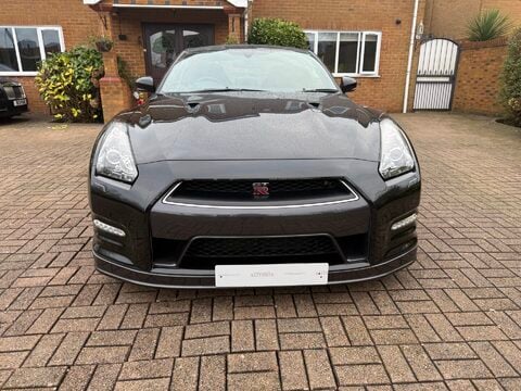 Nissan GT-R 5