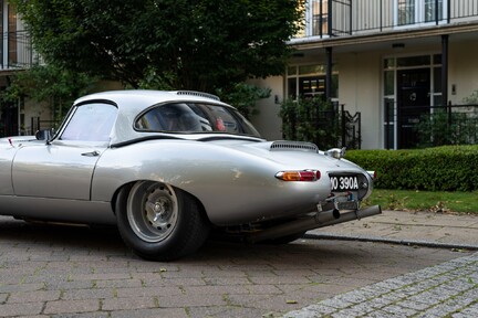 Jaguar E-Type ‘Lightweight’ 17