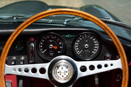 Jaguar E-Type 4.2 Roadster Series 1½ 20