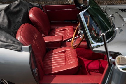 Jaguar E-Type 4.2 Roadster Series 1½ 24