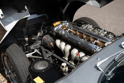Jaguar E-Type 4.2 Roadster Series 1½ 28