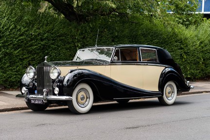 Rolls-Royce Silver Wraith Touring By H.J.Mulliner 1
