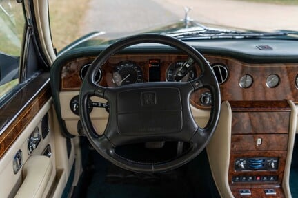 Rolls-Royce Silver Dawn 18