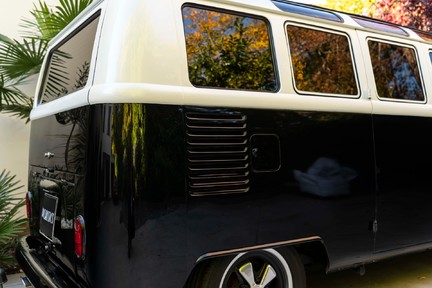 Volkswagen Campervan 21 Window Samba Porsche Resto-Mod 16