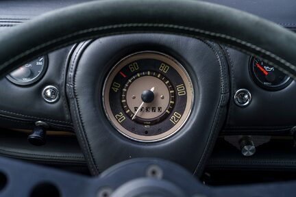 Volkswagen Campervan Porsche Resto-Mod 21 Window Samba 18