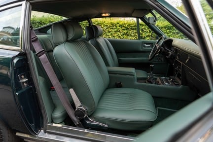 Aston Martin V8 Vantage ”Fliptail” Manual 25