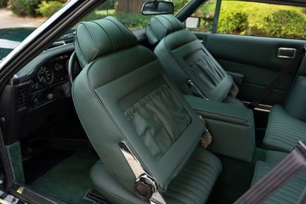 Aston Martin V8 Vantage ”Fliptail” Manual 30