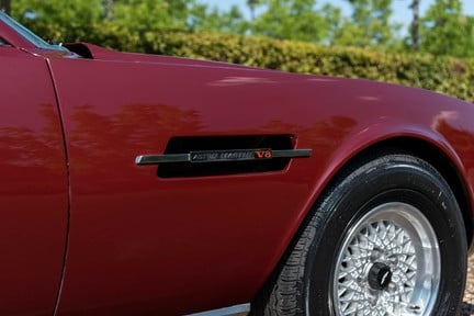 Aston Martin V8 Volante Series II 16